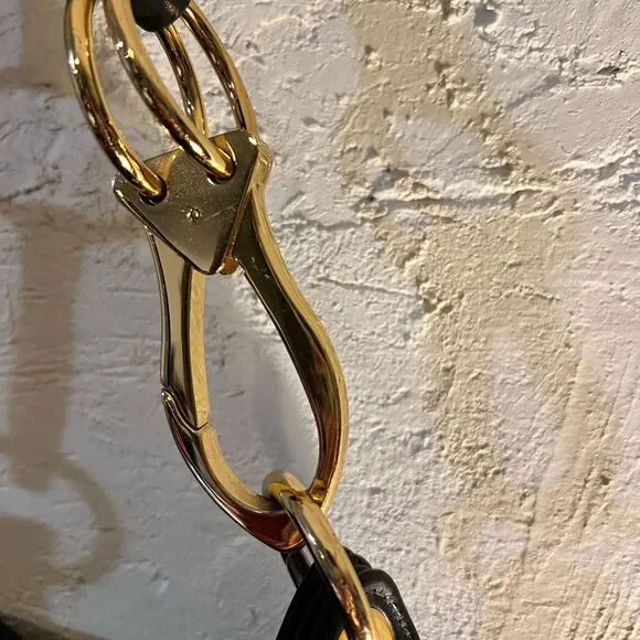 Andre Oliver designer shoulder bag with gorgeous gold chrome hardware - Picture 4 of 10